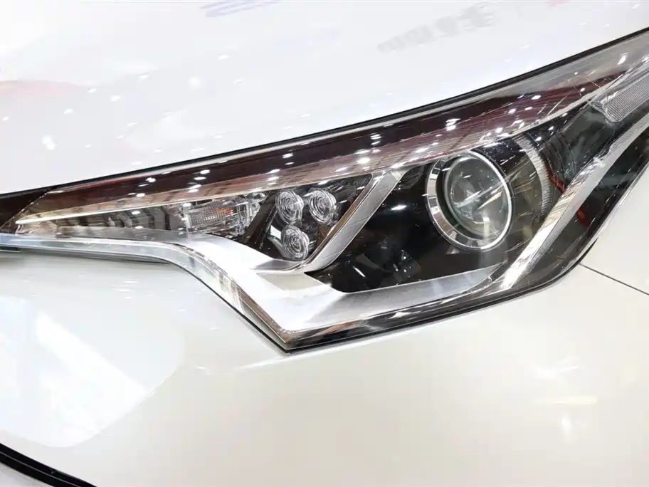Toyota C-HR 2020 Model 2.0L Leading фото 18