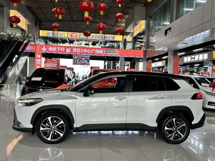Toyota Frontlander 2022 2.0L CVT Luxury PLUS Edition фото 4