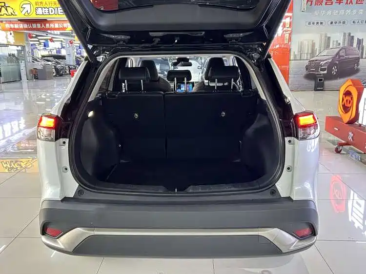 Toyota Frontlander 2022 2.0L CVT Luxury PLUS Edition фото 8