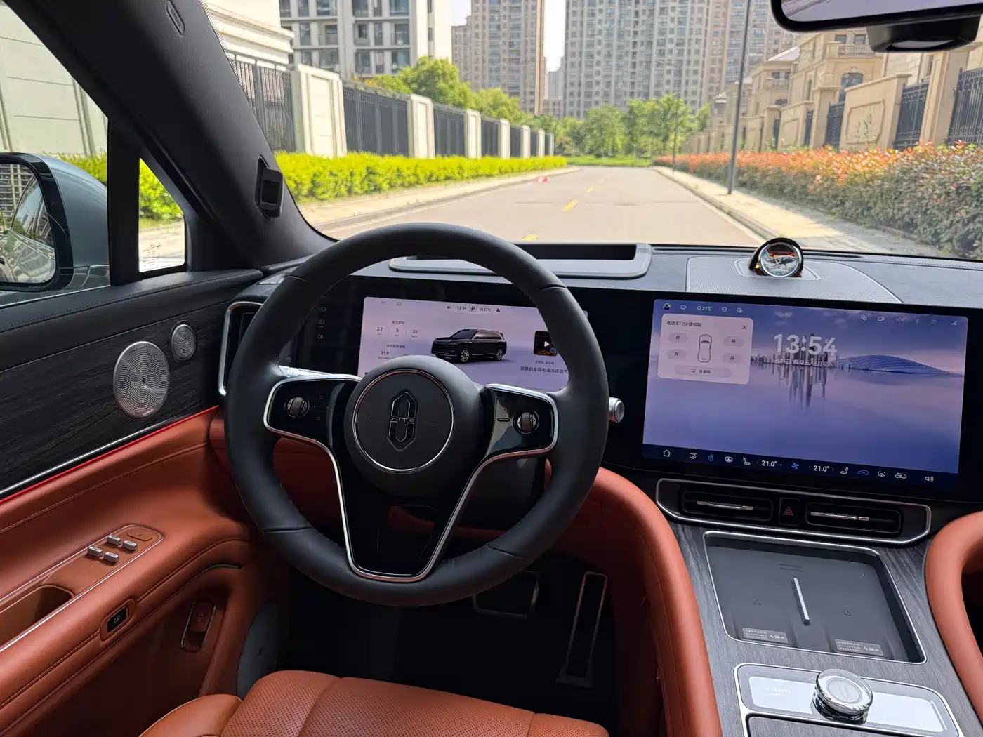 AITO Wenjie AITO M9 2025 Extended Range Ultra 52kWh 6-Seater фото 12
