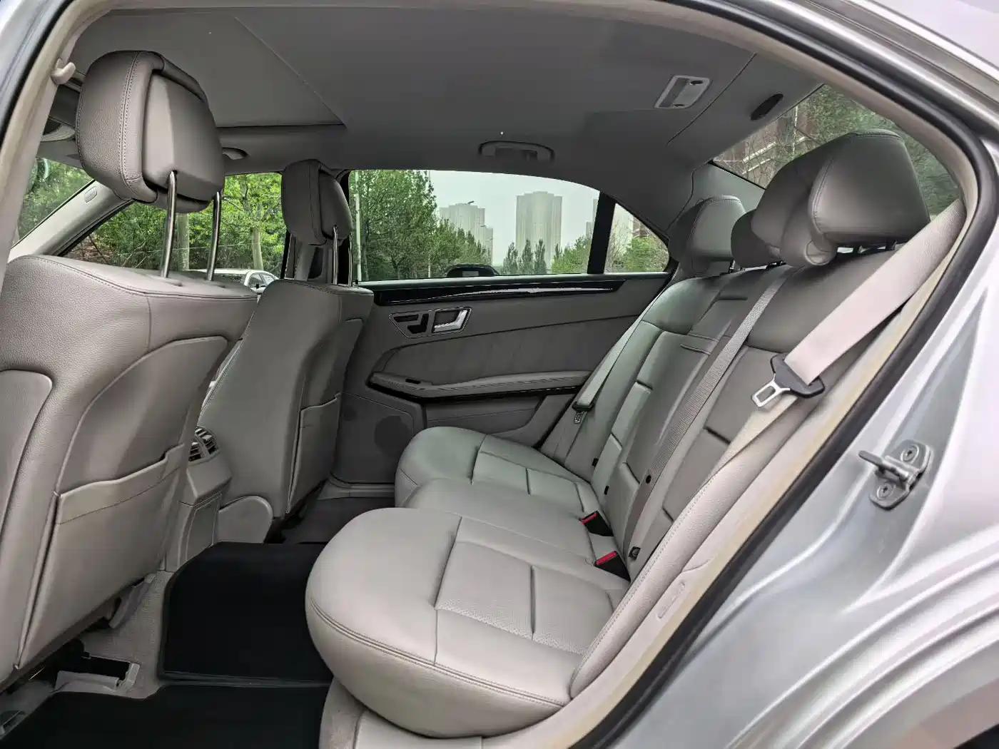 Mercedes-Benz E-Class 2013 Model E 260 L CGI Fashion фото 8
