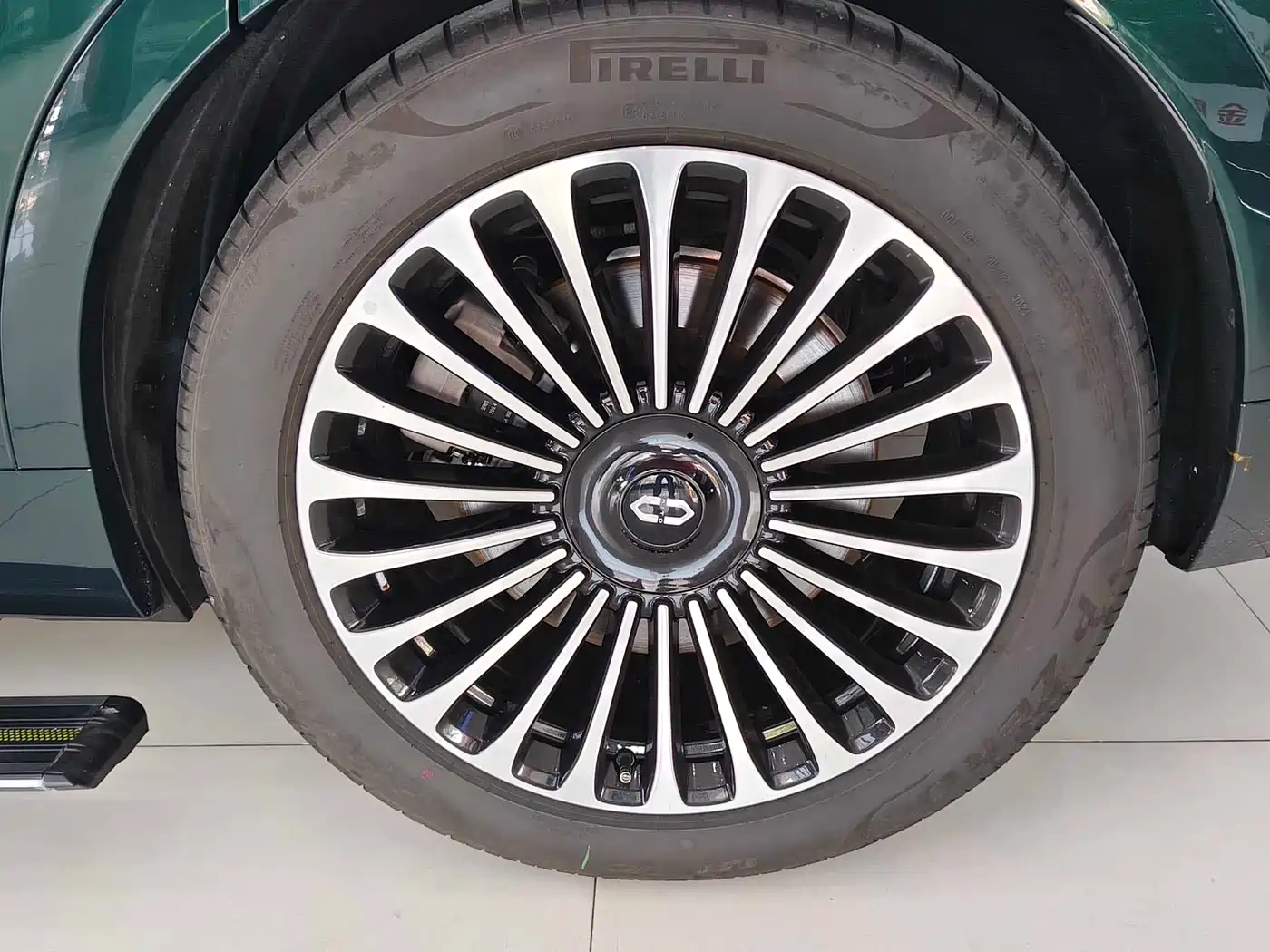 AITO Wenjie AITO M9 2024 Extended Range Ultra 42kWh 6-Seater фото 16