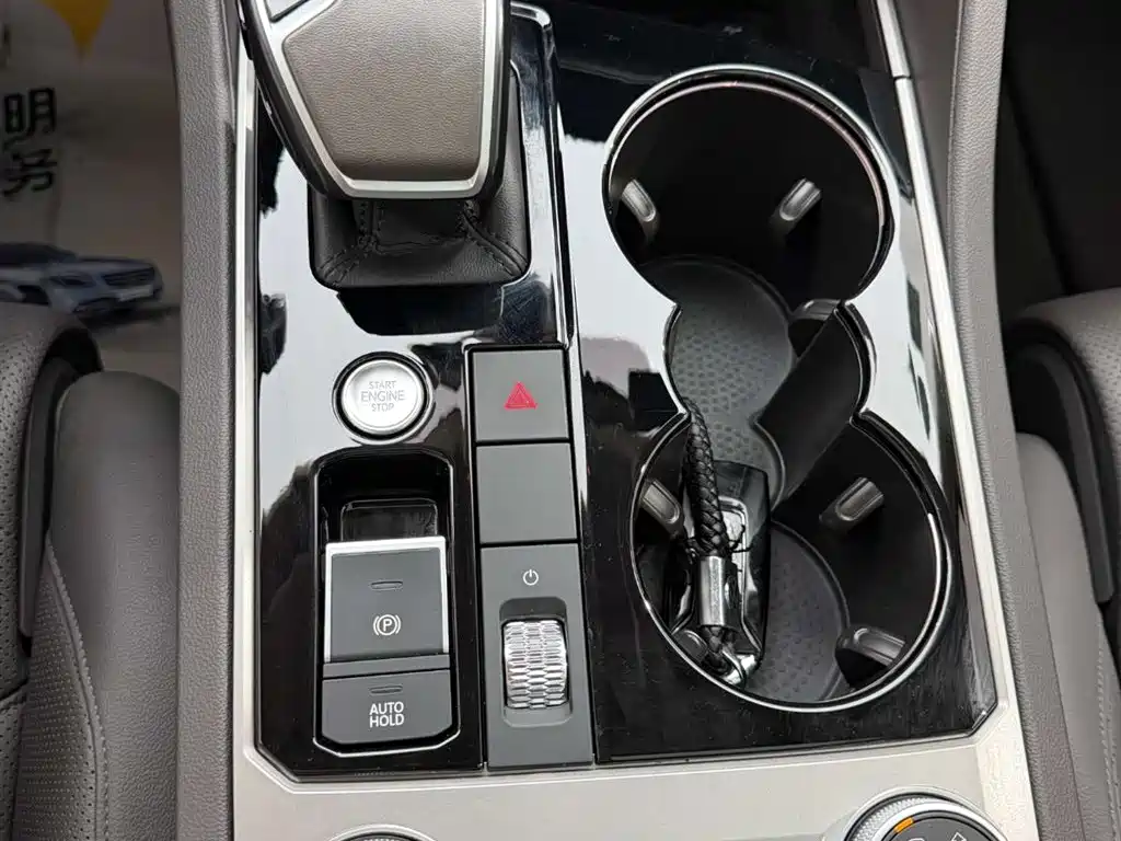 Volkswagen Touareg 2019 3.0TSI Sharp Edge Edition China V фото 22