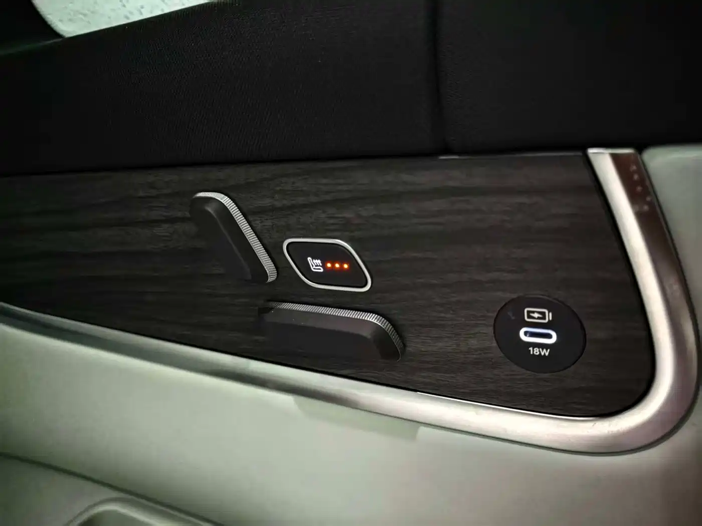 AITO Wenjie AITO M9 2024 Range Extender Ultra 52kWh 6-seater фото 18