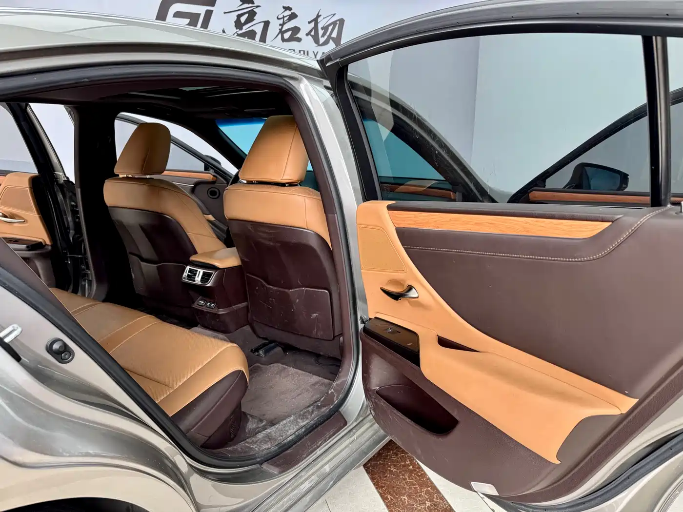 Lexus ES 2020 Model 300h Excellence Edition фото 10