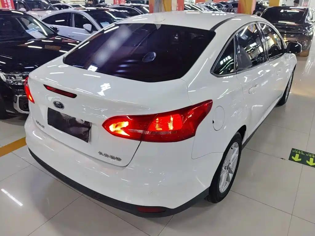 Фото 7 - Ford Focus