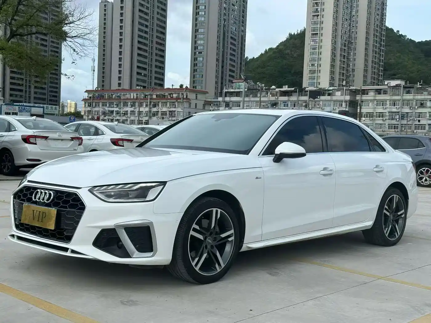 Фото 3 - Audi A4L