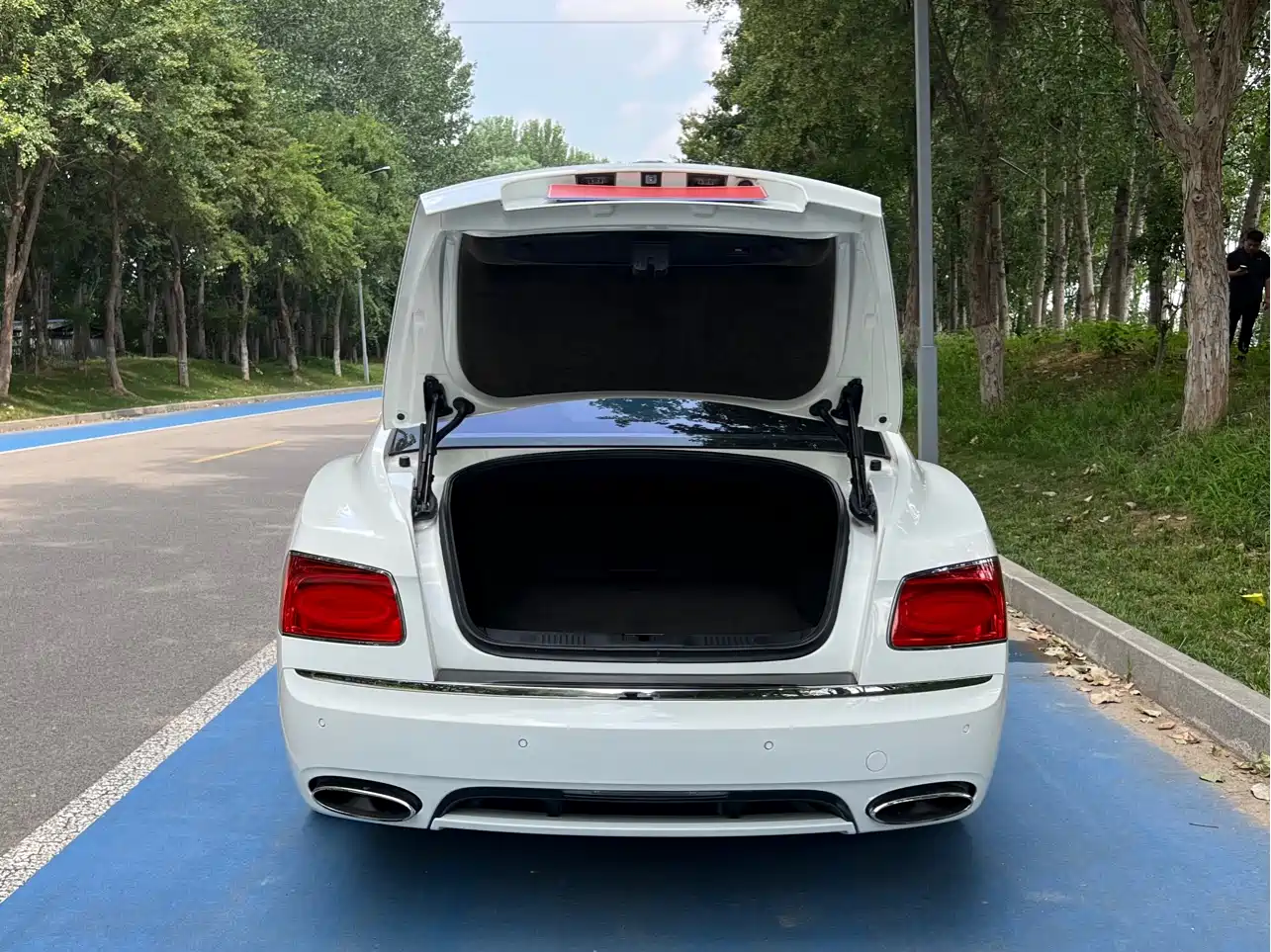 Photo 6 - Bentley Flying Spur
