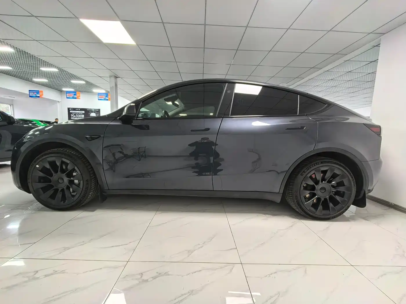 TESLA MODEL Y