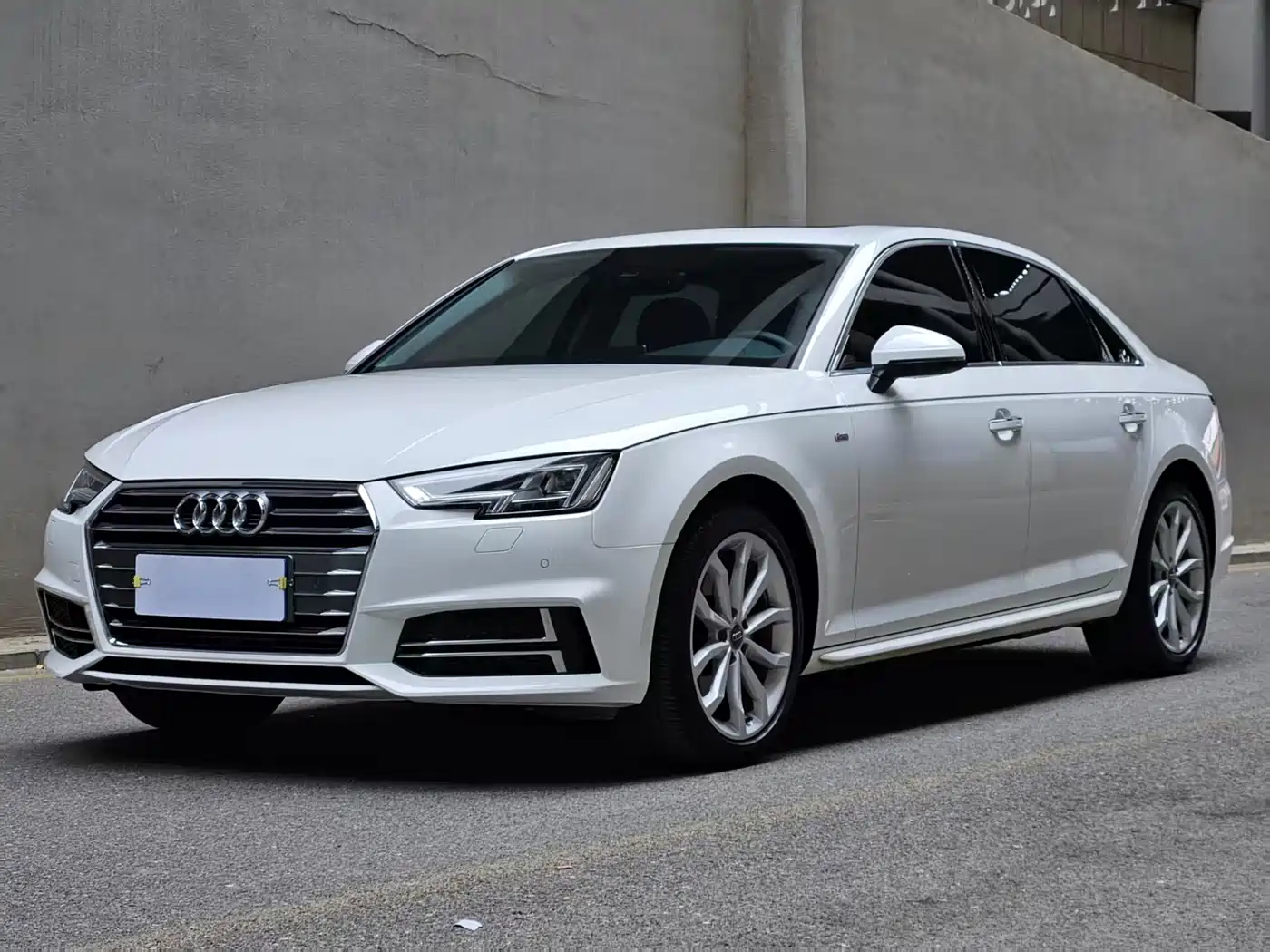 Audi A4L 2018 30th Anniversary 40 TFSI Fashion
