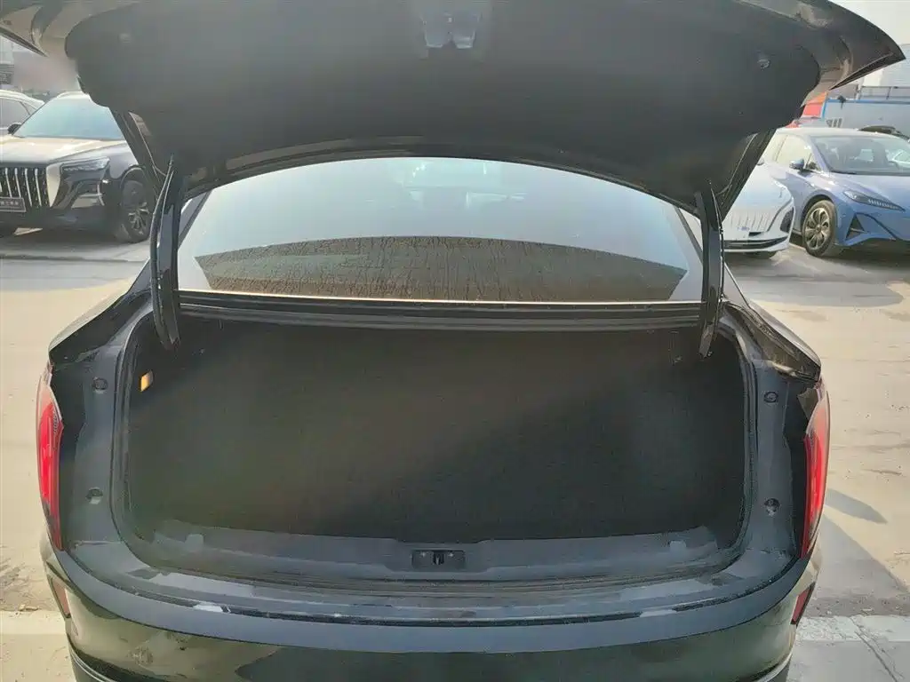 Hongqi E-QM5 2023 Facelift Basic Travel Edition фото 14