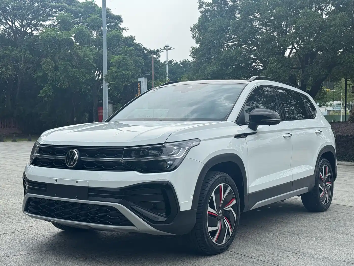 Volkswagen Tharu 2024 300TSI 2WD Moon Premium Edition