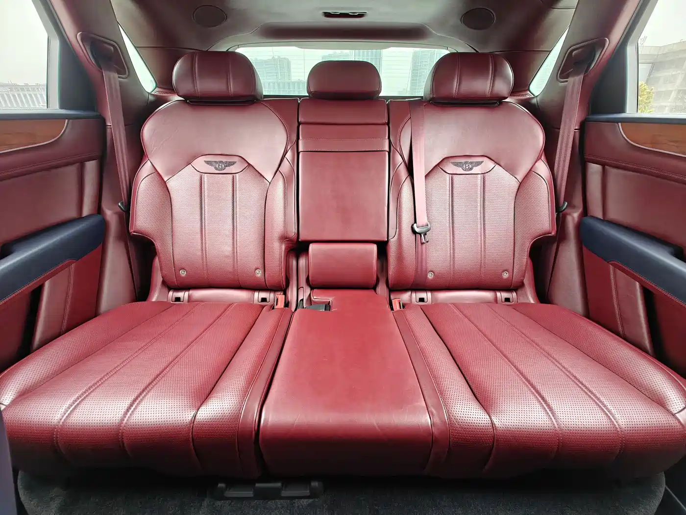 BENTLEY TIMYUE PLUG IN HYBRID