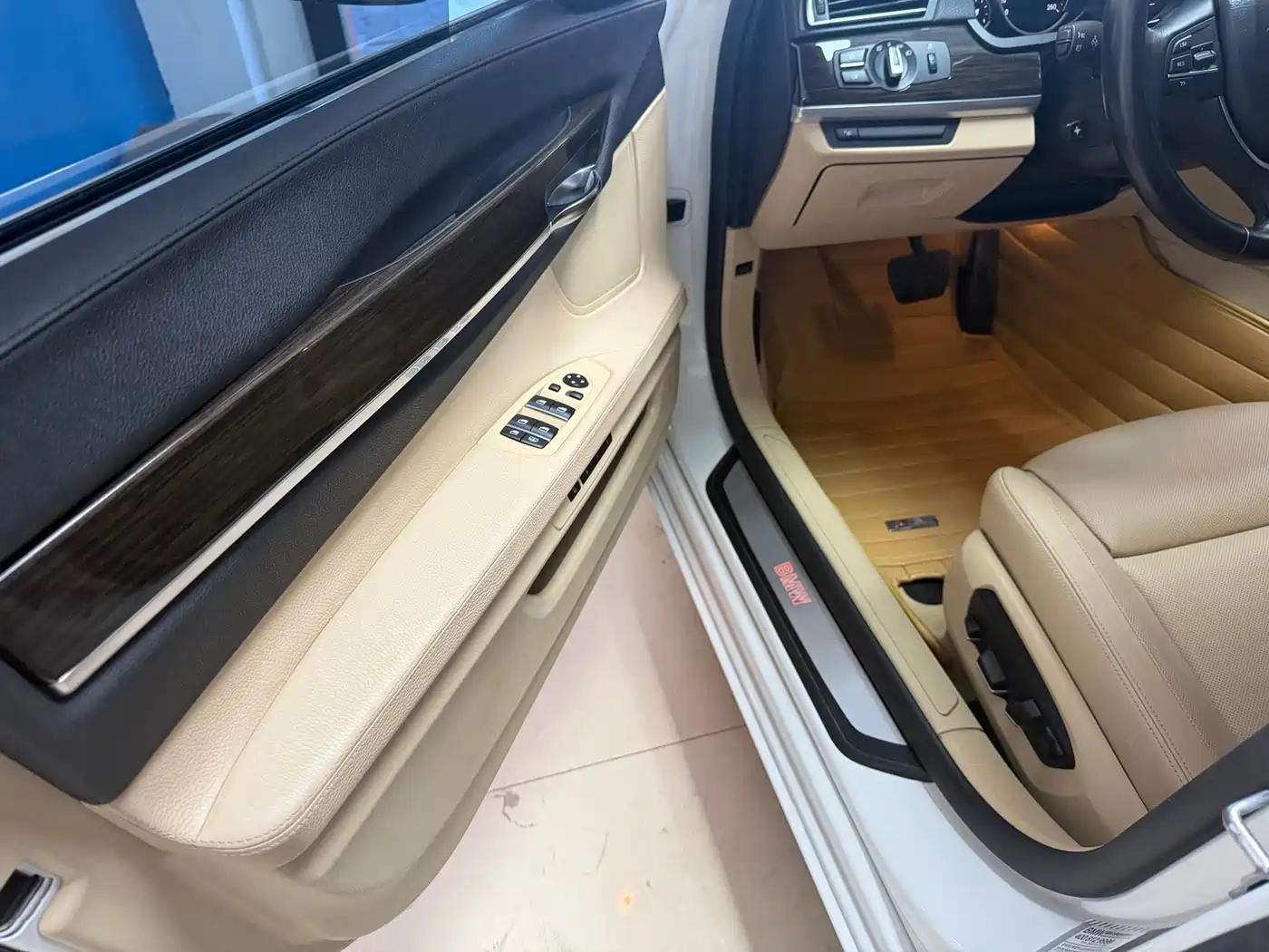 BMW 7 Series 2013 Model 740Li Leading фото 8