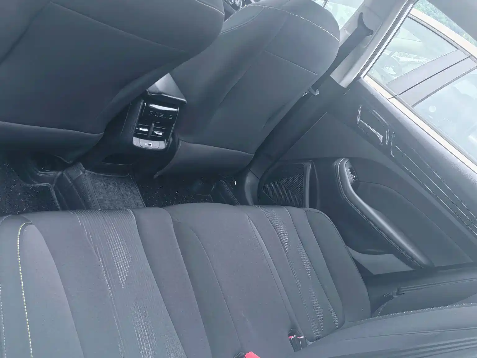 Фото 8 - Roewe i5