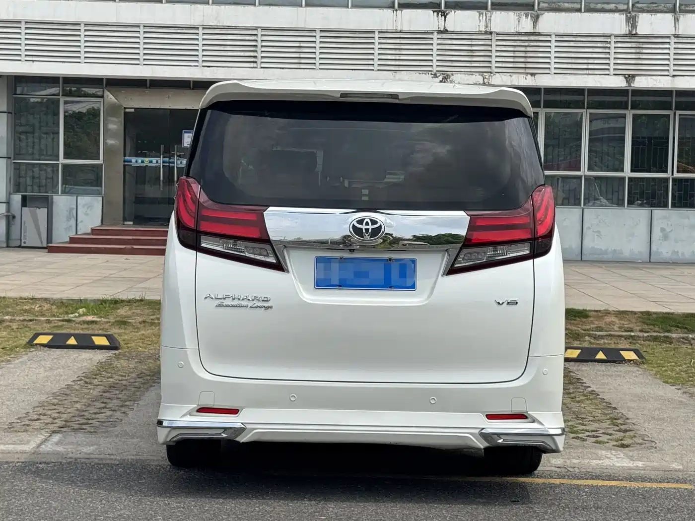 Toyota Alphard 2015 3.5L Premium Edition фото 20
