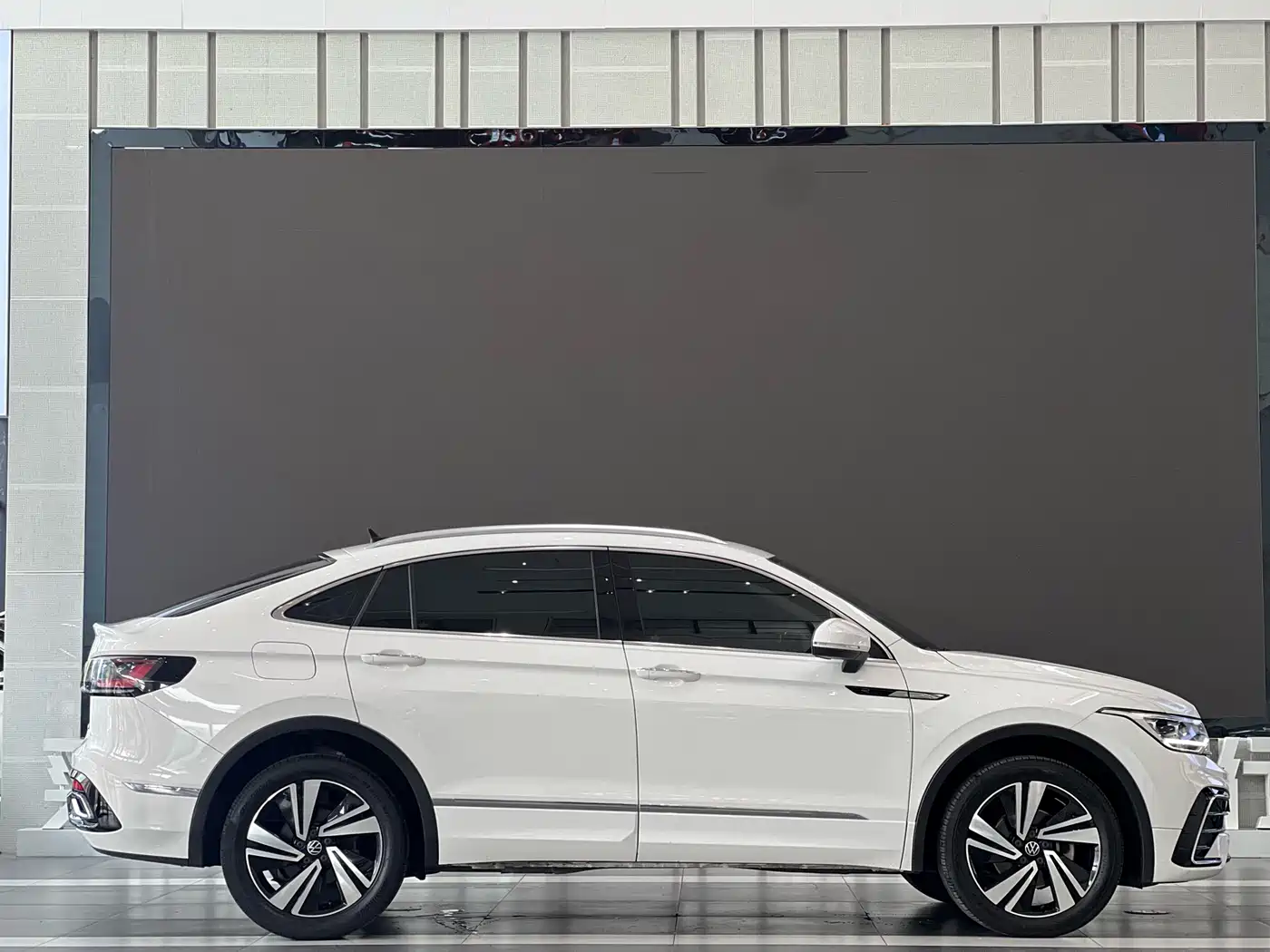 Volkswagen Tiguan X 2021 330TSI 2WD Premium Edition фото 20