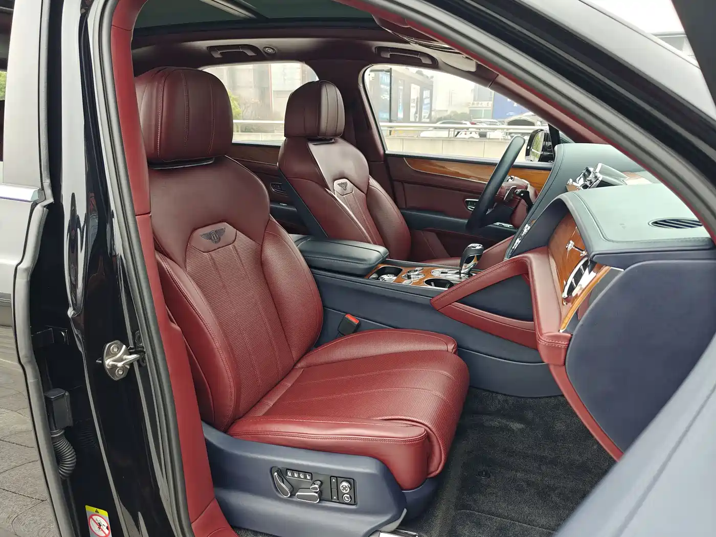 BENTLEY TIMYUE PLUG IN HYBRID