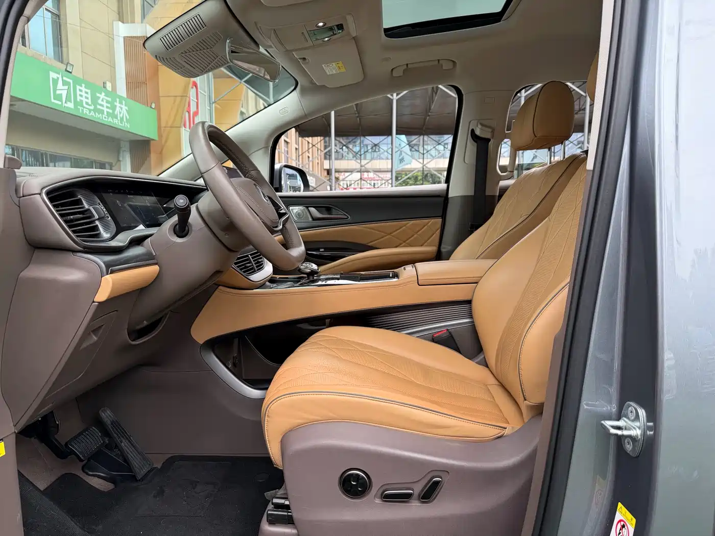 Denza D9 2022 DM-i 970 All-Wheel Drive Honor Edition фото 5