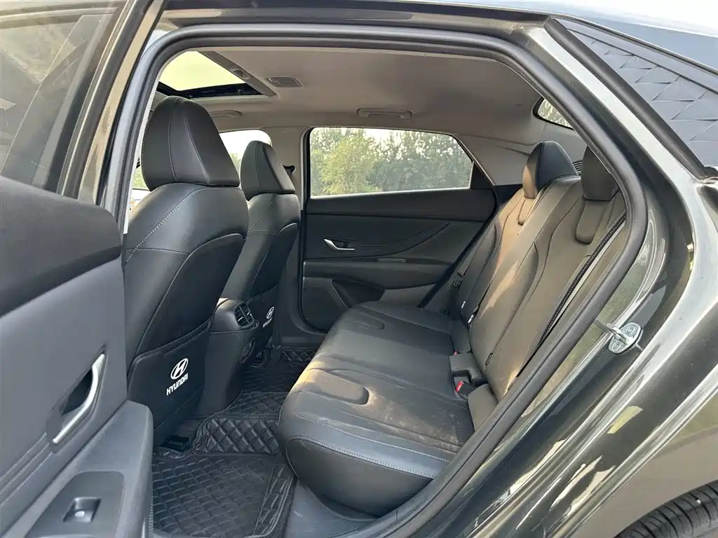 Hyundai Elantra 2023 Model 1.5L CVT LUX Premium Edition фото 9