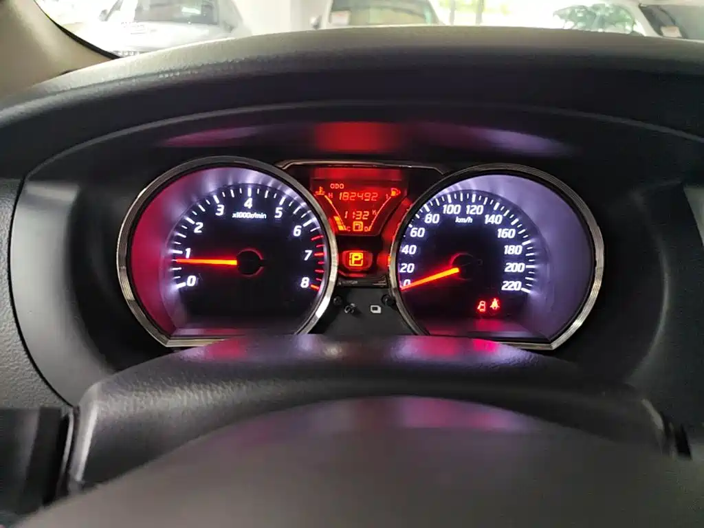 Nissan Livina 2014 2013 Sporty 1.6XV CVT Luxury
