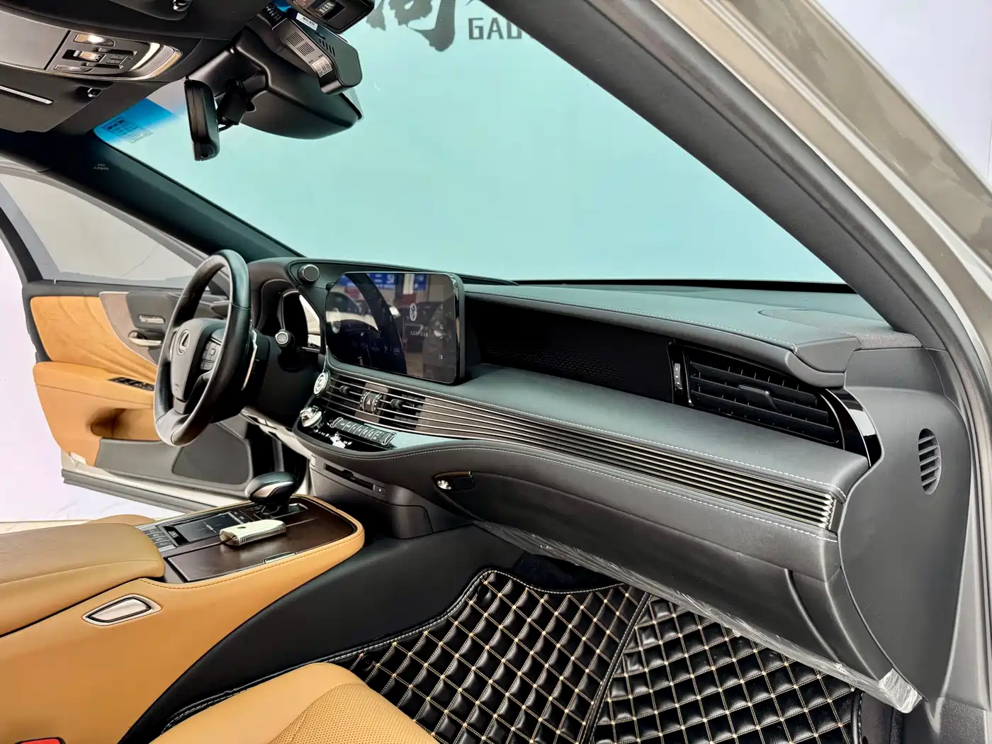 Lexus LS 2021 500h Excellence Edition фото 16