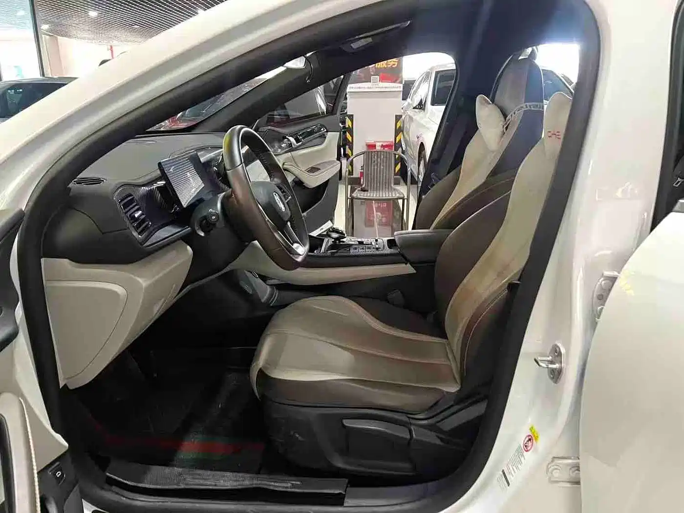 BYD Qin PLUS 2024 Glory Edition DM-i 55KM Leading фото 4
