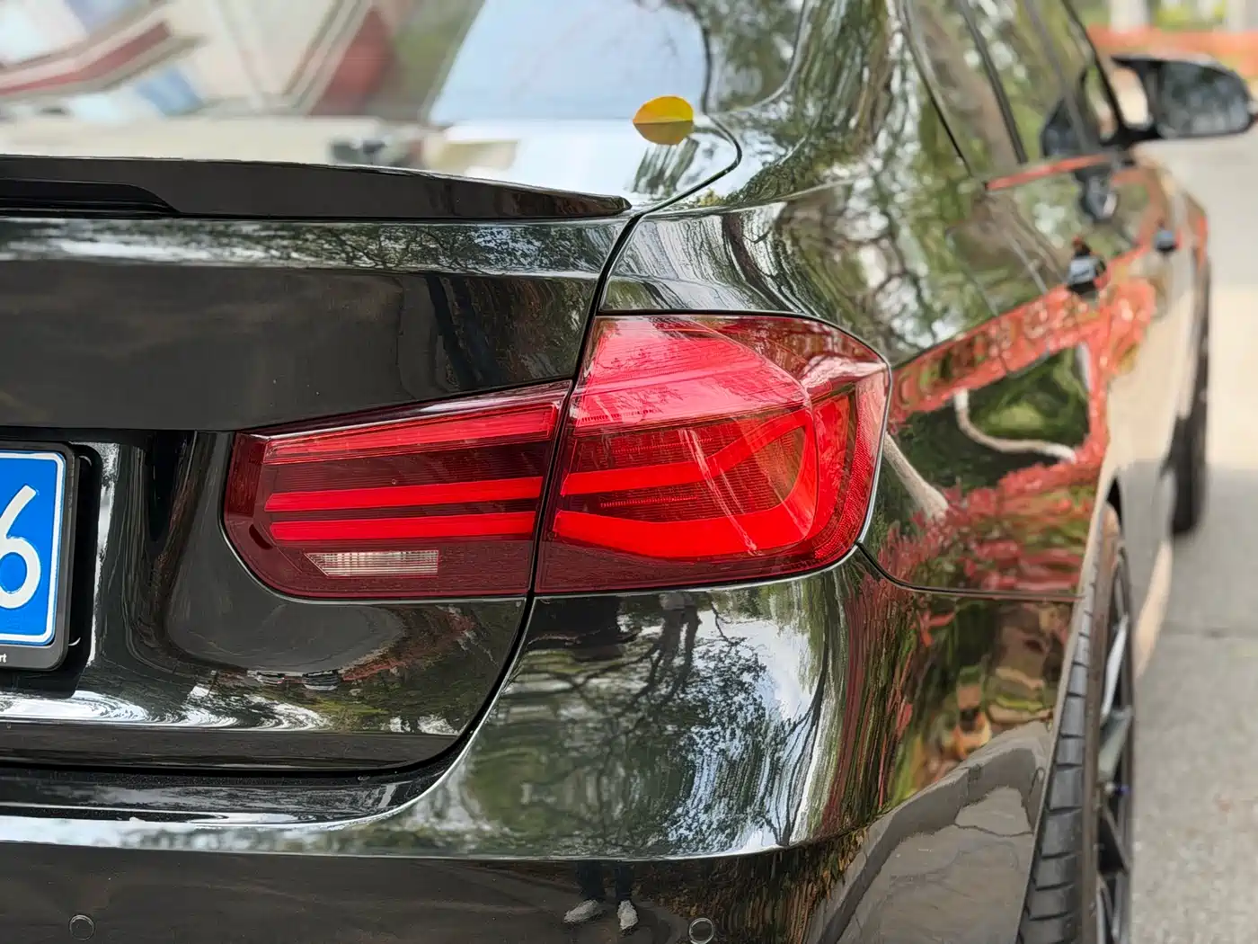 BMW 3 Series 2018 320i M Sport Black Night Edition фото 12