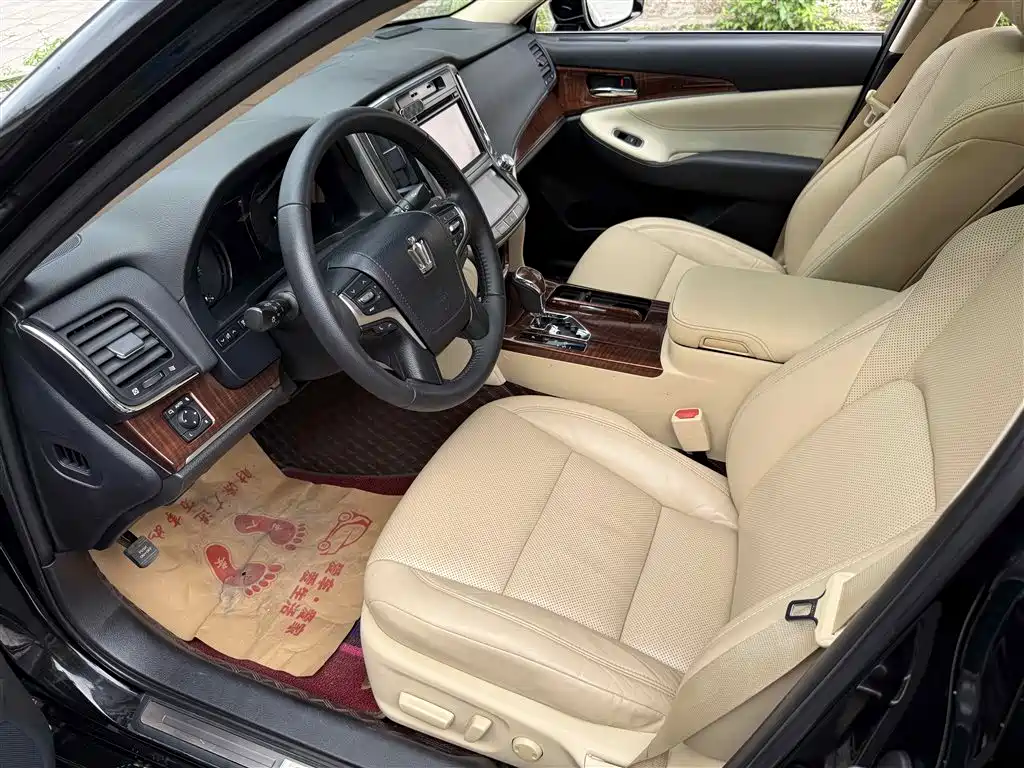 Toyota Crown 2015 2.0T Fashion фото 15