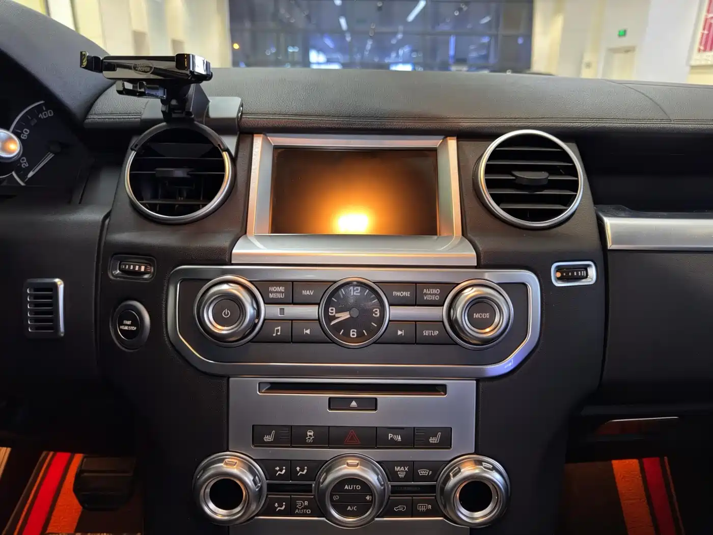Land Rover Discovery 2016 3.0 SC Gloss Black Collector's Edition HSE фото 16