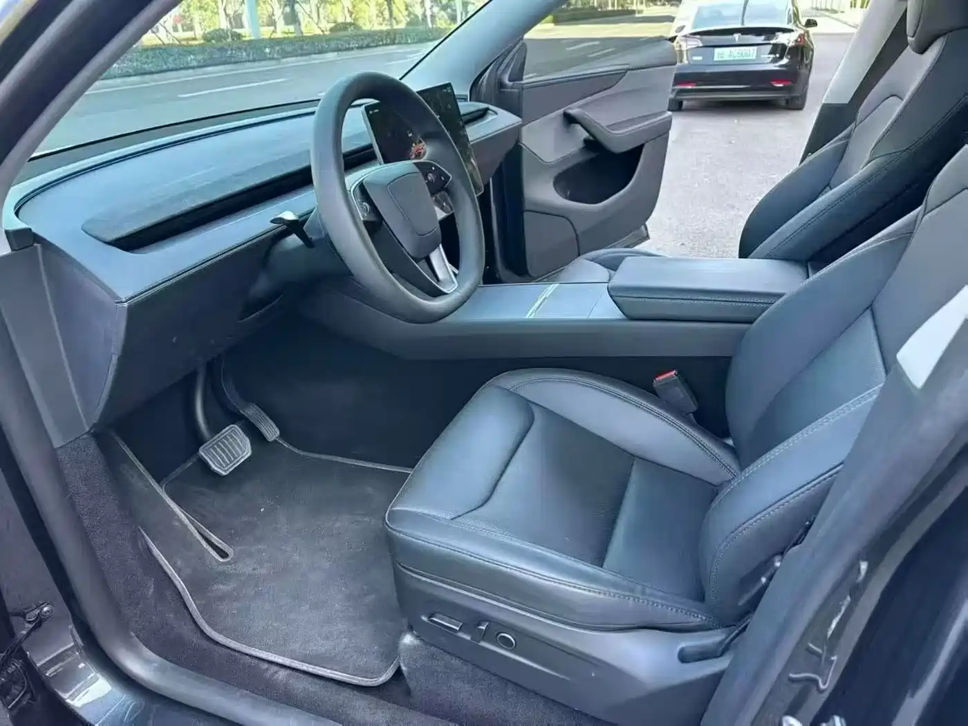 Tesla Model Y 2025 Rear-Wheel Drive фото 4
