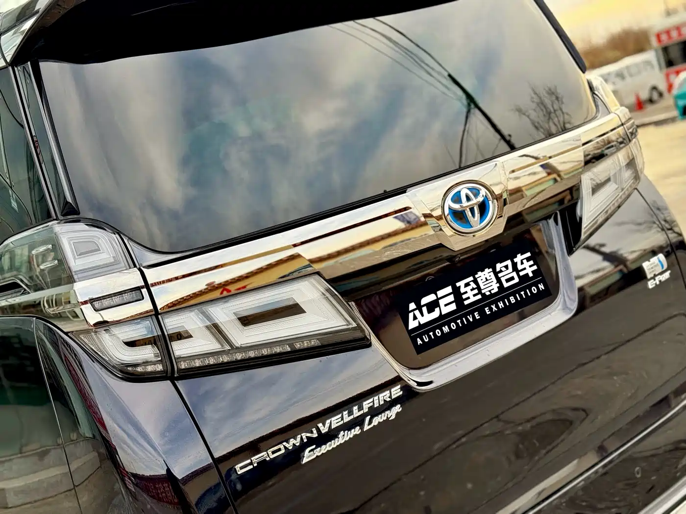 Toyota Vellfire 2021 Crown Hybrid 2.5L HV Supreme Edition фото 9