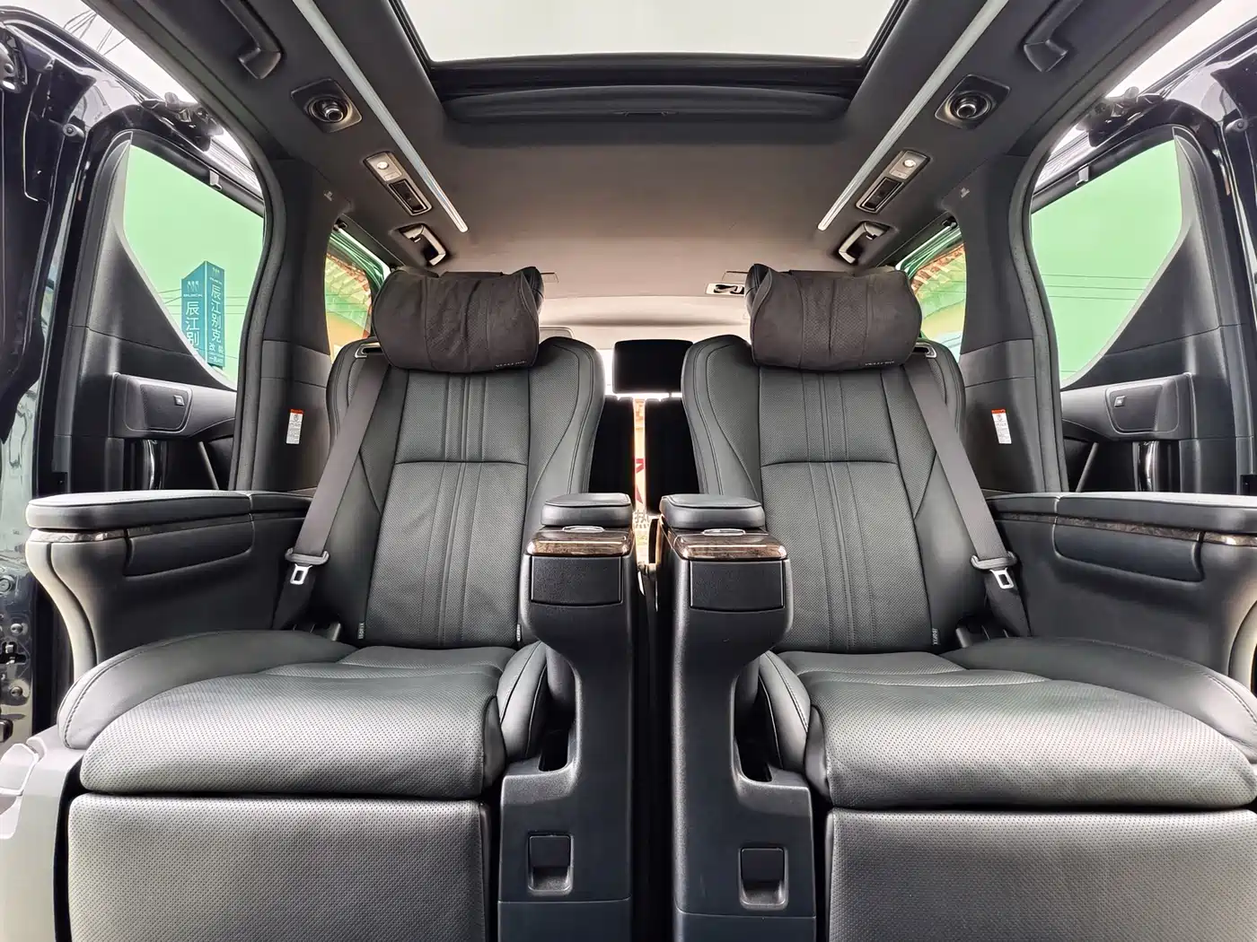 Toyota Vellfire 2021 Crown Hybrid 2.5L HV Supreme Edition фото 19