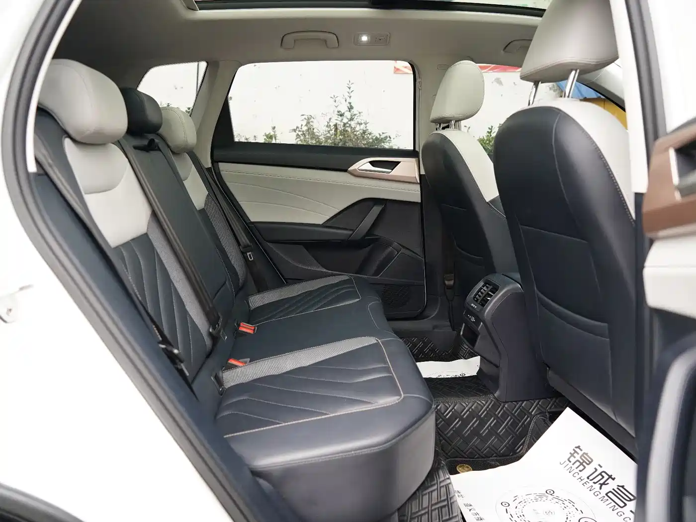 Volkswagen Tharu 2024 300TSI 2WD Full Moon Edition фото 6