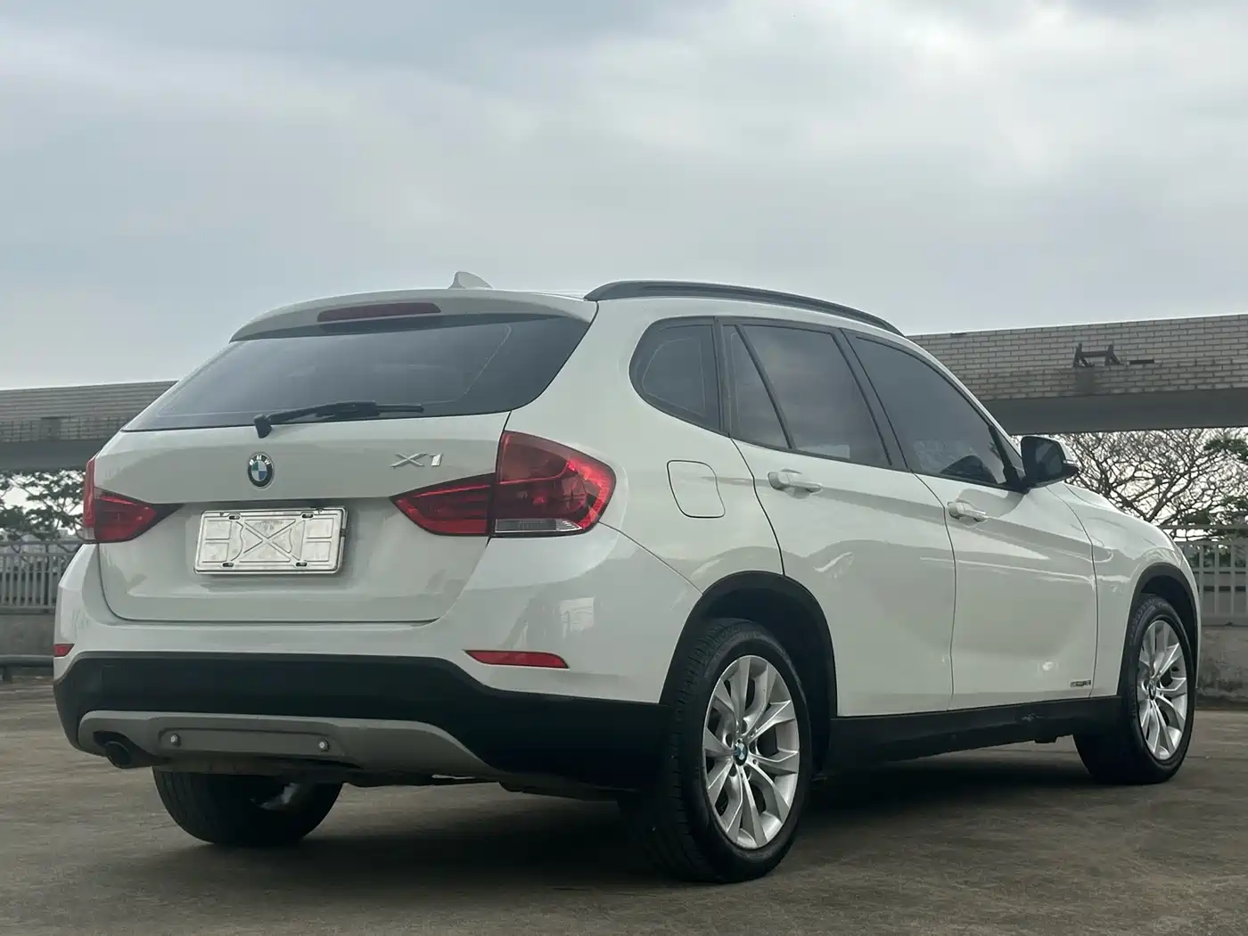 BMW X1 2013 sDrive18i Leading фото 11