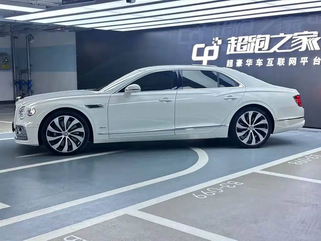 Bentley Flying Spur 2023 4.0T V8 Elegance Edition фото 2