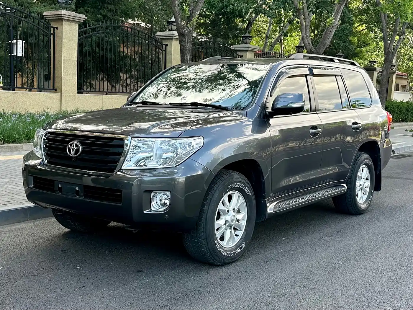 Toyota Land Cruiser (Import) 2015 4.0L V6 Middle East Low Configuration Edition