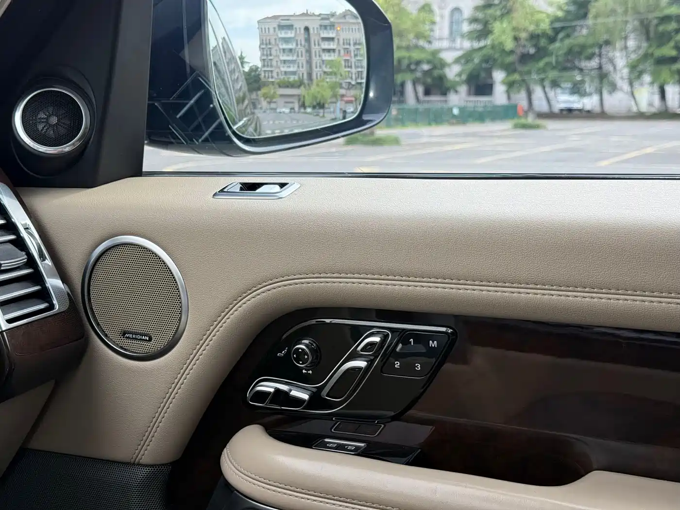 Land Rover Range Rover 2021 3.0 L6 Heritage Edition фото 15