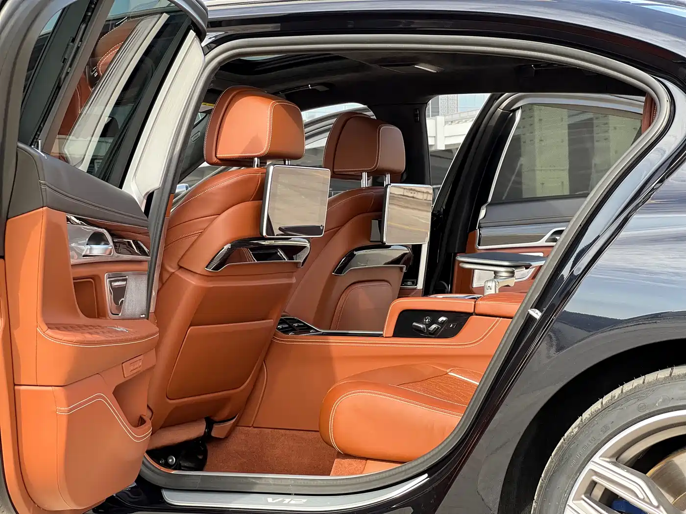 BMW 7-SERIES