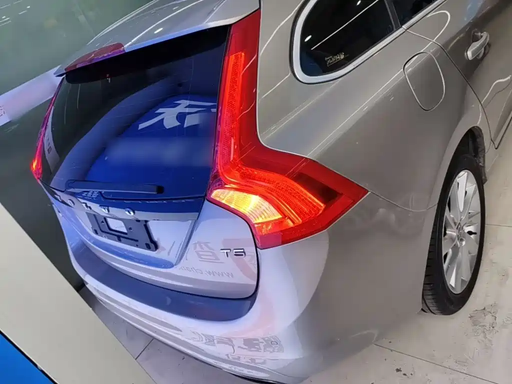 Volvo V60 2015 2015 T5 Momentum