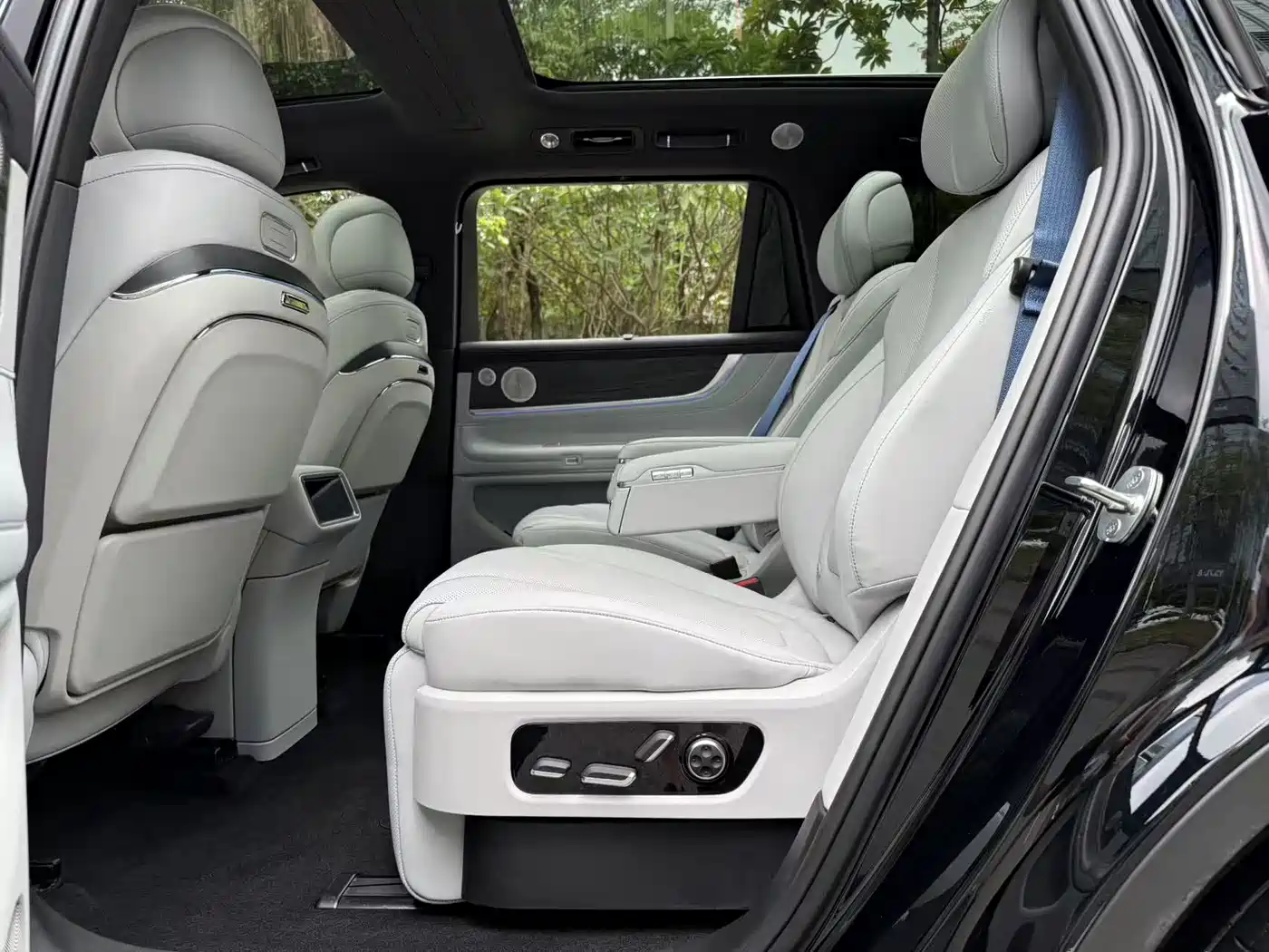 AITO Wenjie AITO M9 2025 Extended Range Ultra 52kWh 6-Seater фото 15