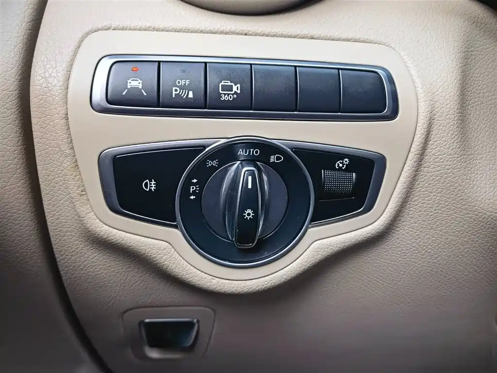 Mercedes-Benz GLC 2018 GLC 300 4MATIC Dynamic фото 33