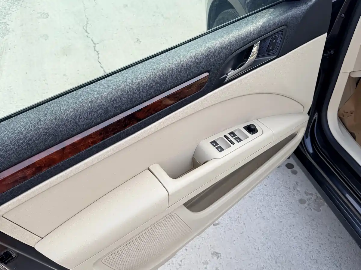 Škoda Superb 2012 1.8TSI Automatic Elegance Edition фото 6