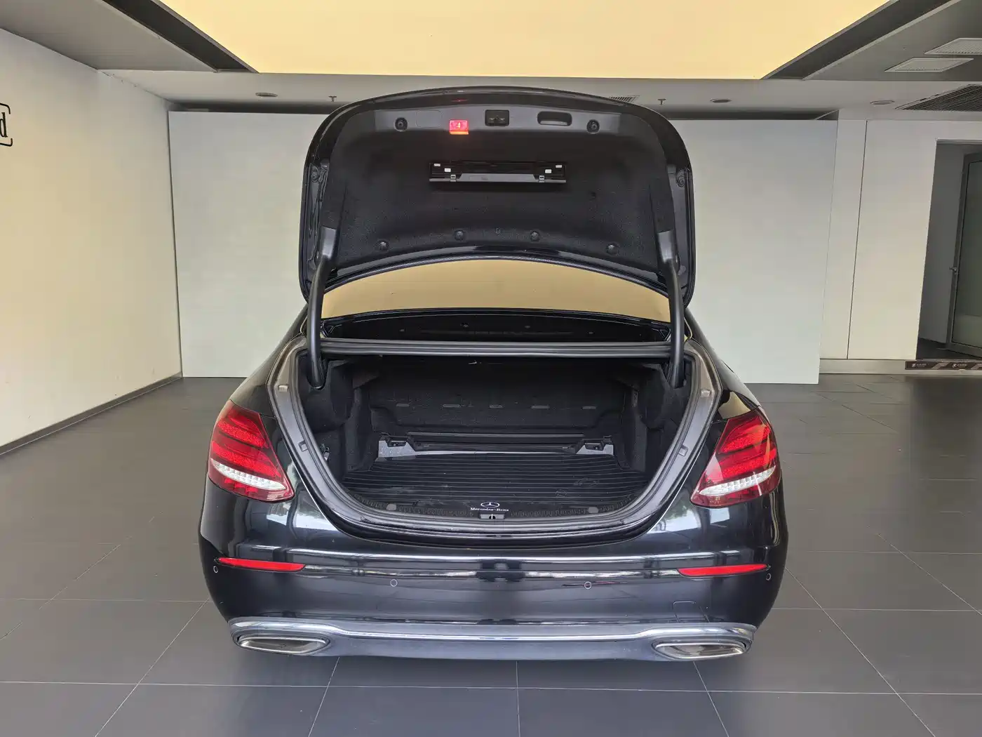 Mercedes-Benz E-Class, миниатюра 7