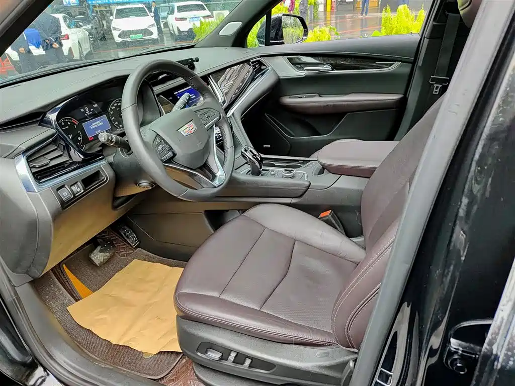 CADILLAC XT6
