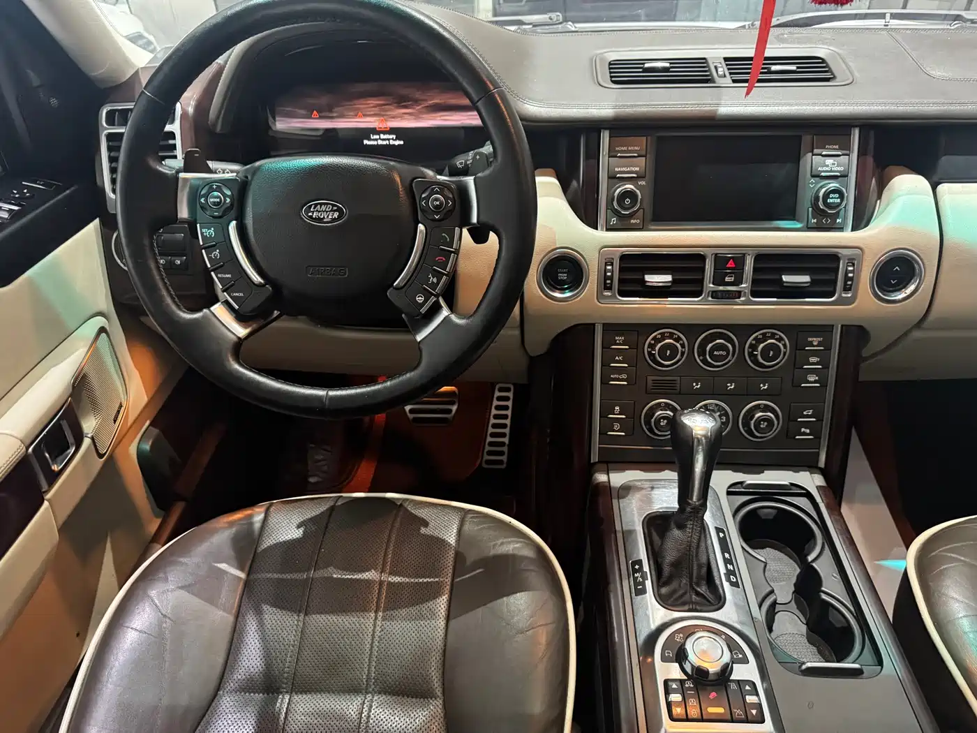 Land Rover Range Rover 2011 5.0 SC V8 фото 15
