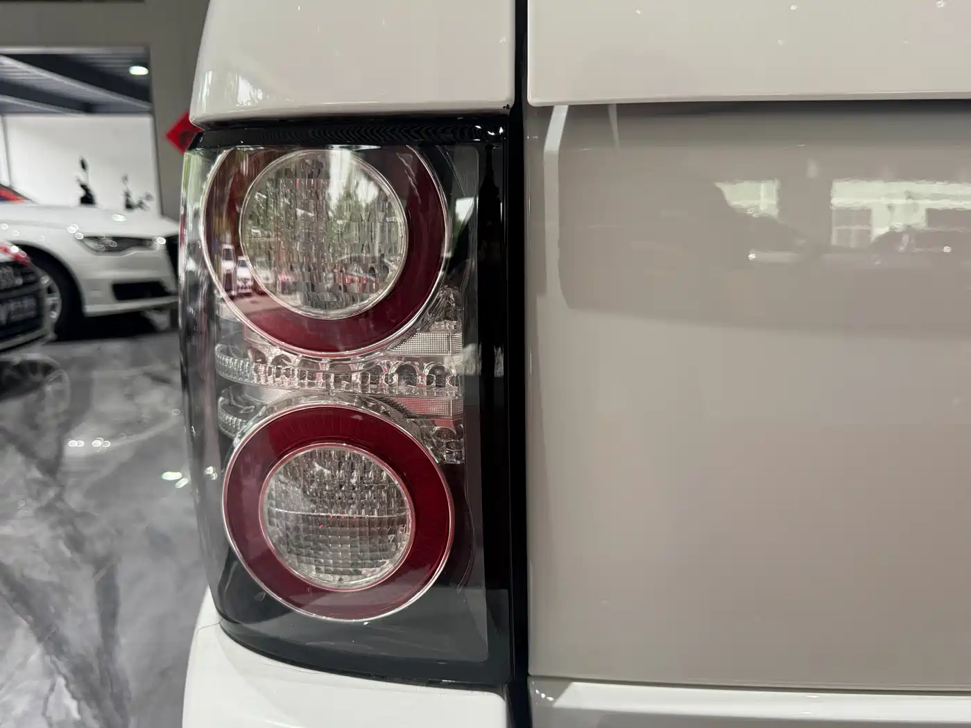 Land Rover Range Rover 2011 5.0 SC V8 фото 29