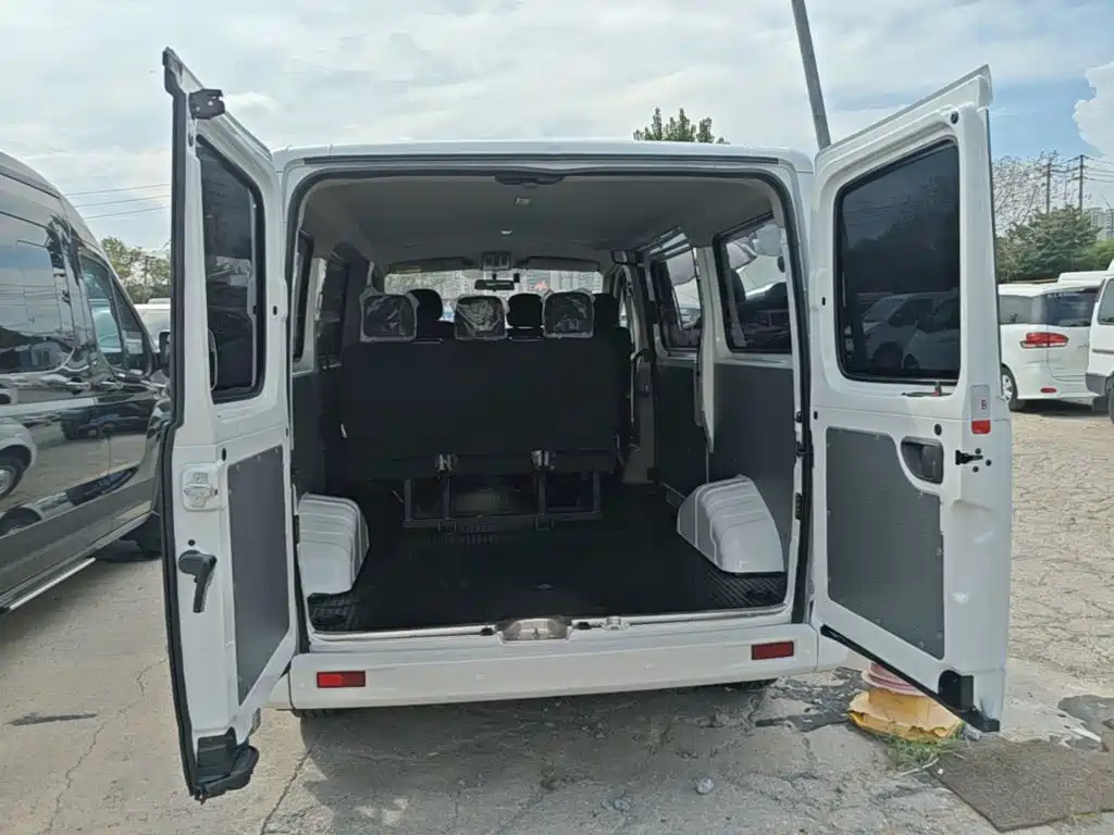 SAIC Maxus Xintu V80 2024 2023 2.0T Manual Classic Aoyun Short Wheelbase Ultra-Low Roof 5/6-Seater