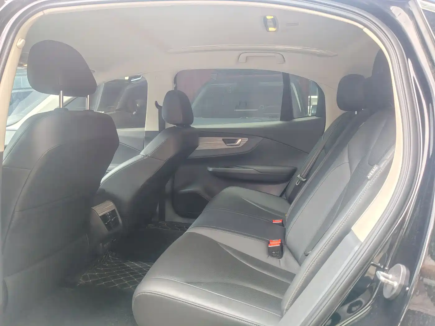Hongqi E-QM5 2023 620km PLUS фото 5
