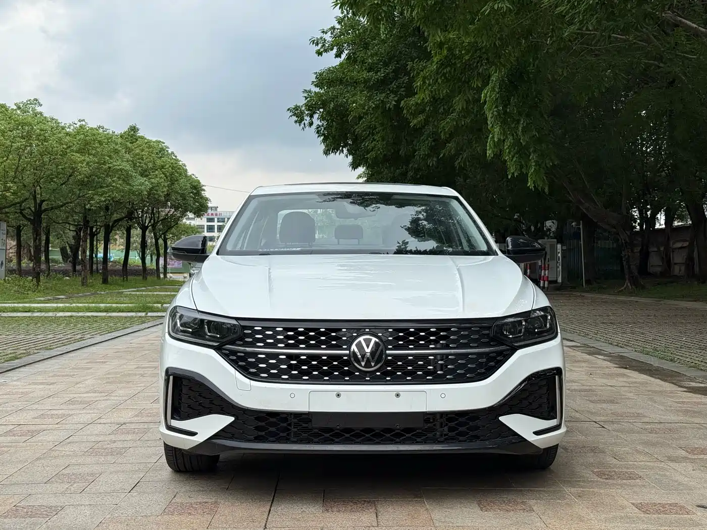 Volkswagen Lavida 2024 Model 300TSI DSG Starlight Leading Edition фото 2